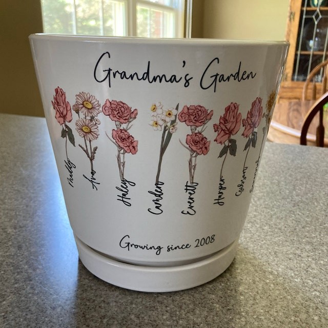 Personalized Grandma's Garden Birth Flower Pot with Grandchildren Name For Family Christmas Gift